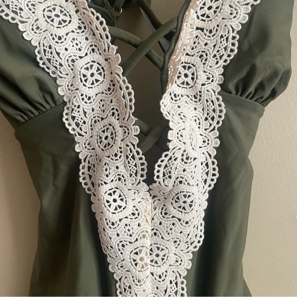 CUPSHE plunging v-neck lace trimmed one-piece swimsuit